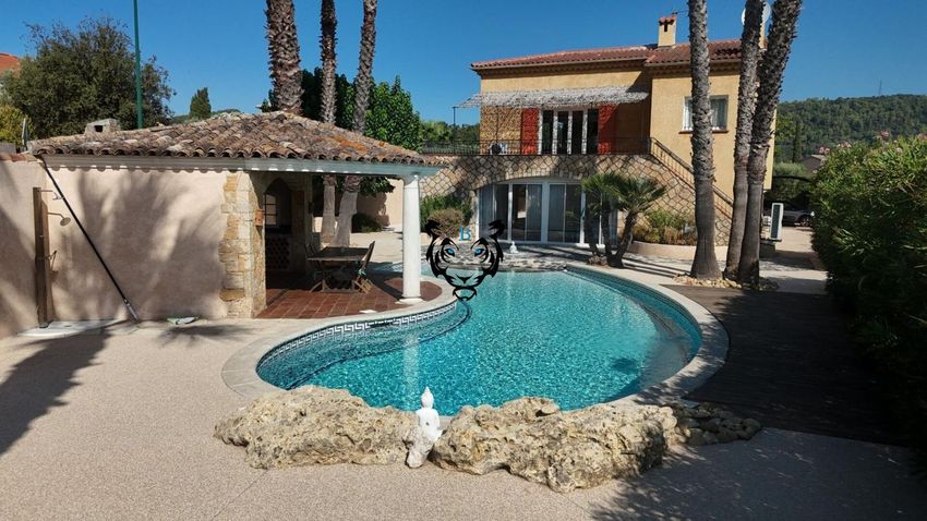 Image Piscine à  maison individuelle de La Motte
