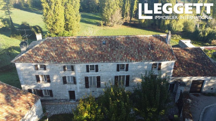 Image Façade à  propriété agricole de Vouzan
