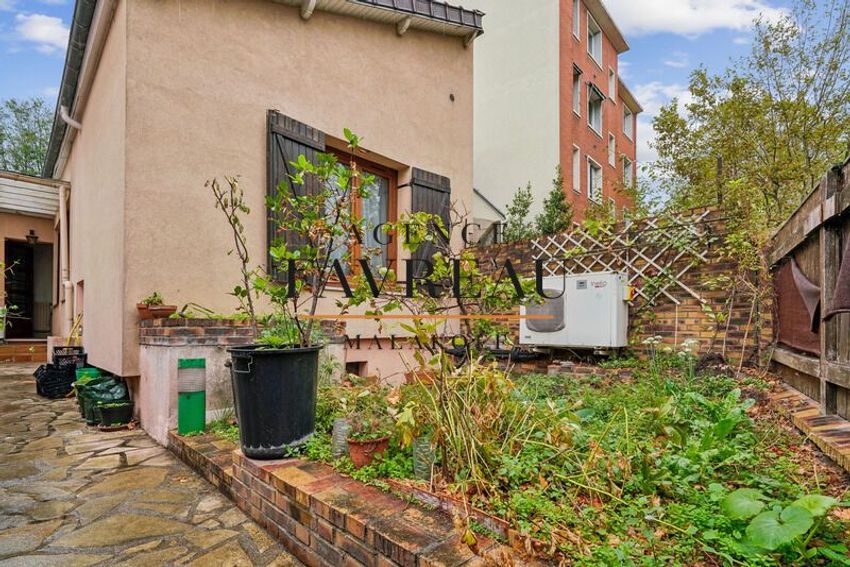 Image Façade à  maison mitoyenne de Ivry-sur-Seine