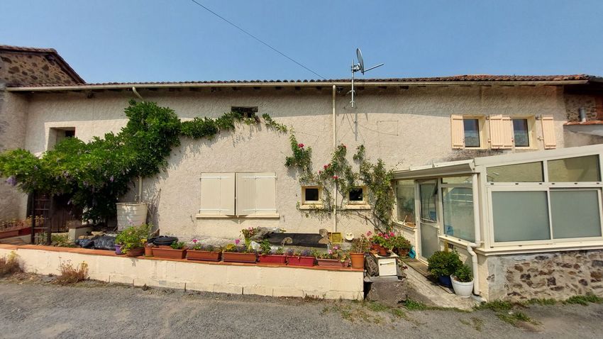 Image Façade à  maison mitoyenne de Chassenon