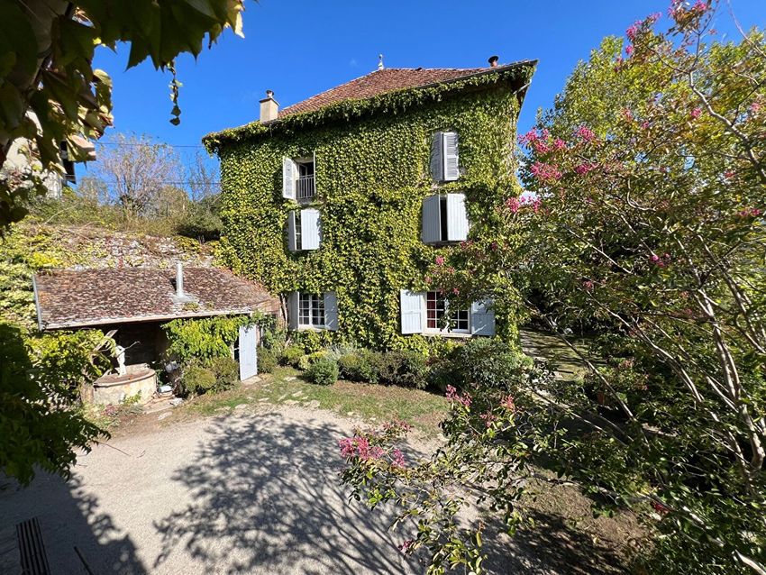 Image Façade à  manoir de Saint-Nazaire-les-Eymes