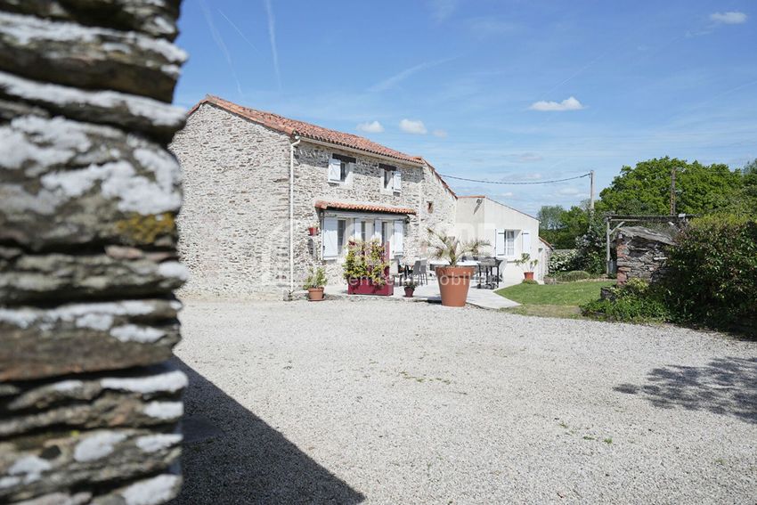 Image Façade à  maison individuelle de Rives de l'Yon