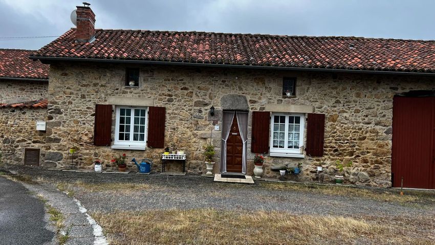 Image Façade à  maison individuelle de Étagnac