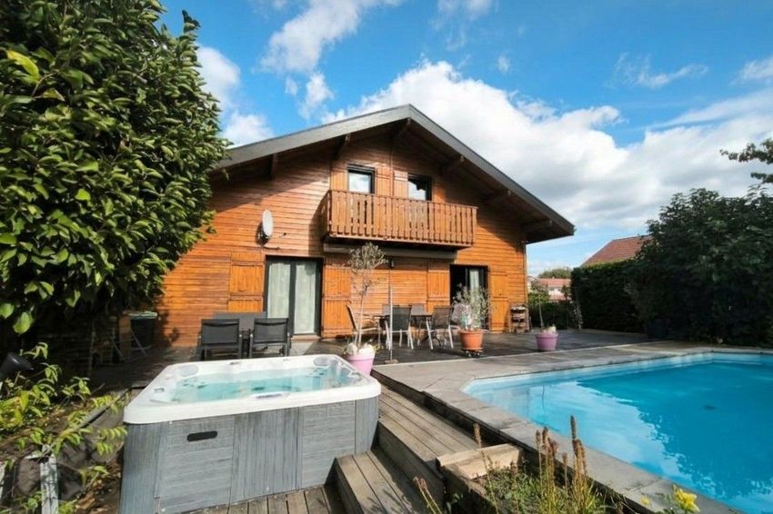 Image Piscine à  maison individuelle de Péron