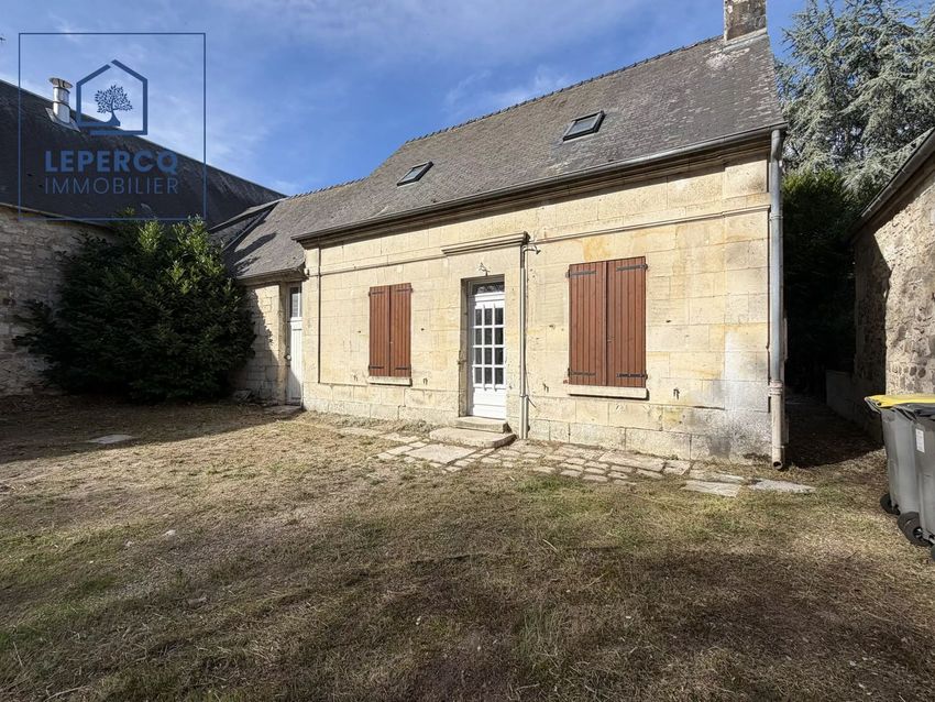 Image Façade à  maison de village de Louâtre