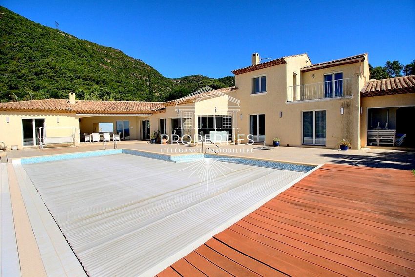 Image Piscine à  maison individuelle de Cavalaire-sur-Mer
