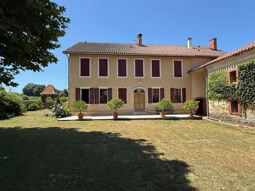 Image Façade à  manoir de Le Frêche