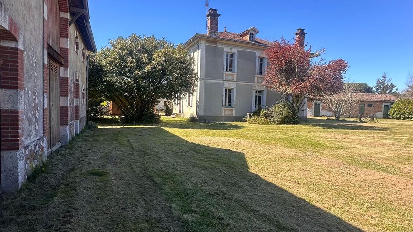 Image Façade à  maison individuelle de Pissos