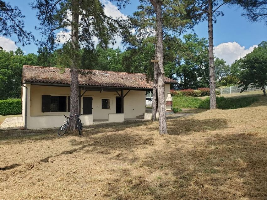 Image Façade à  maison individuelle de Bessens