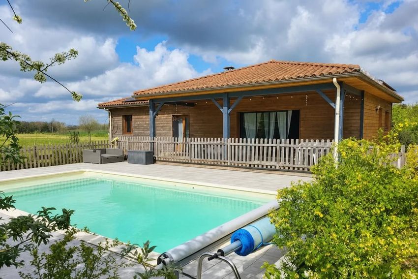 Image Piscine à  maison individuelle de Aussac-Vadalle