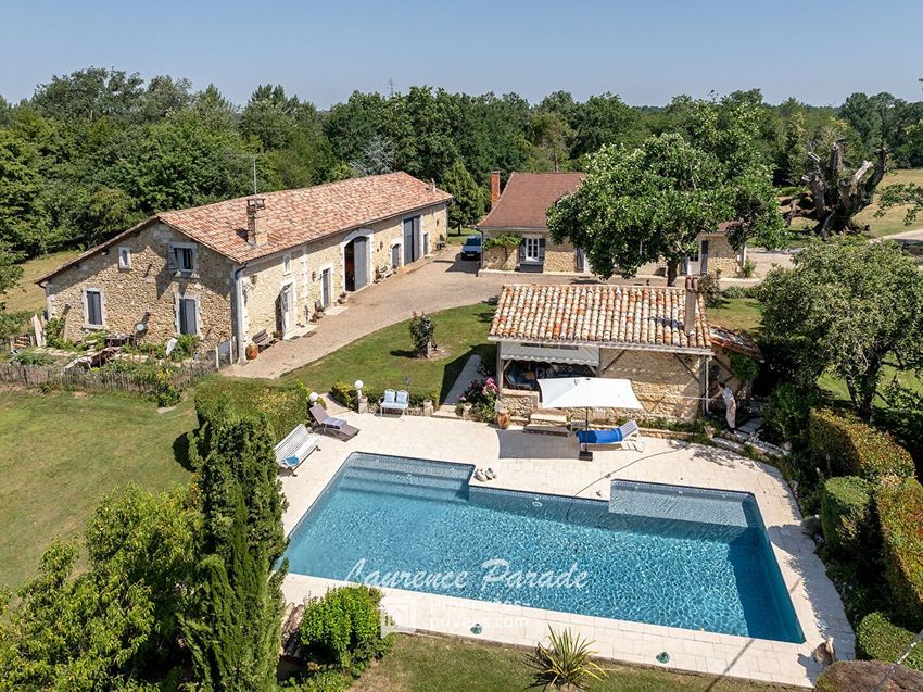 Image Piscine à  maison individuelle de Beauronne