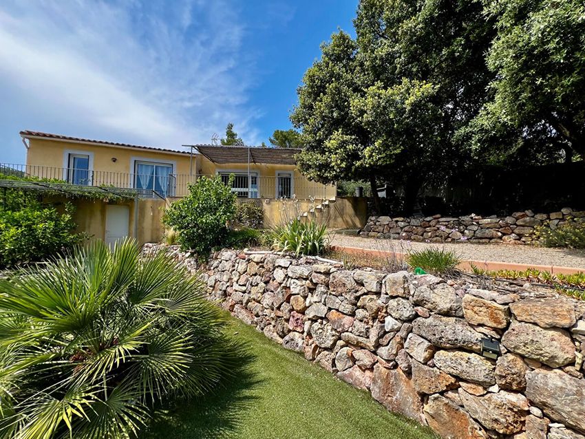 Image Façade à  villa de Montfort-sur-Argens