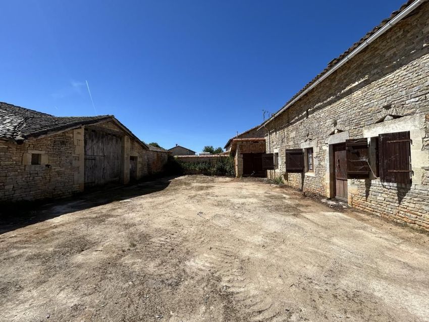 Image Façade à  maison individuelle de Clussais-la-Pommeraie