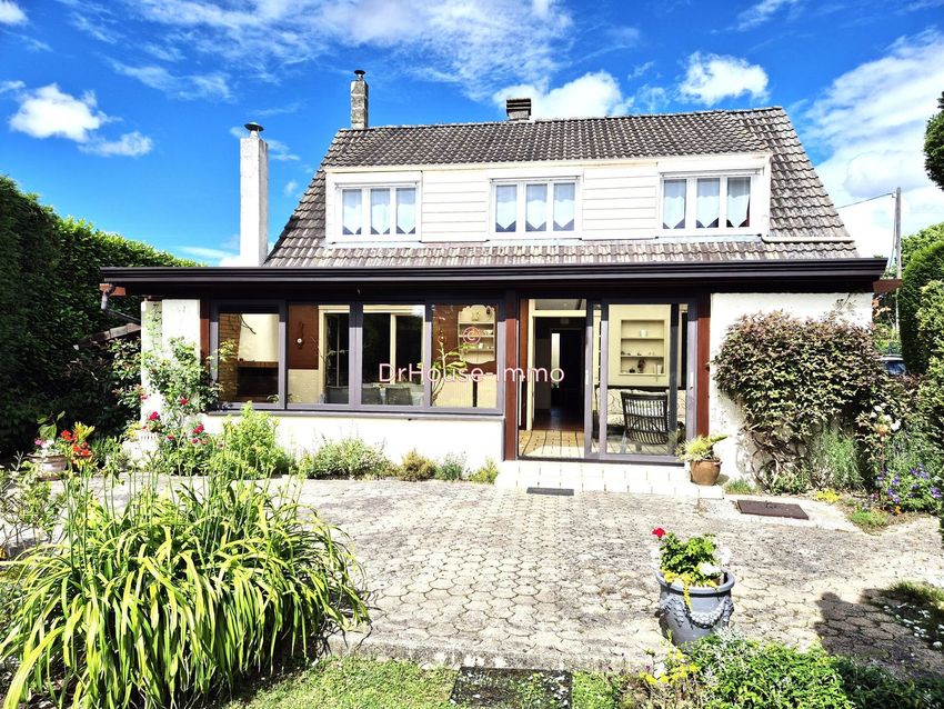 Image Façade à  villa de Camphin-en-Carembault