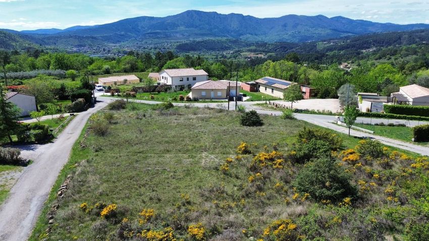 Image Vue à terrain de Les Assions