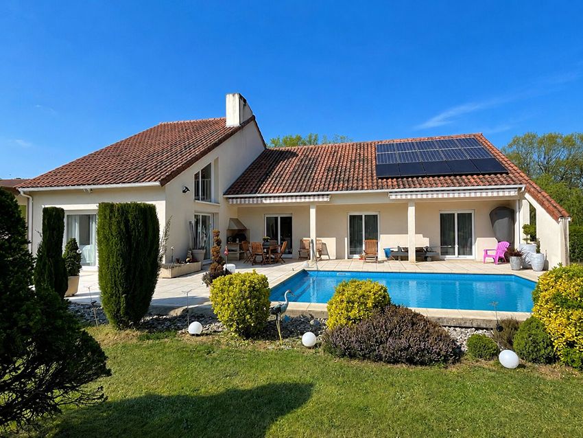 Image Piscine à  maison individuelle de Saint-Victurnien