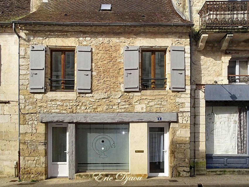 Image Façade à  maison de village de Thenon