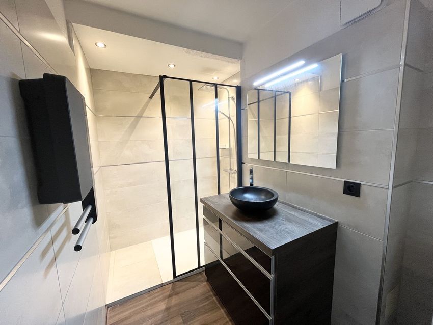 Image Salle de bains à appartement de Ibos