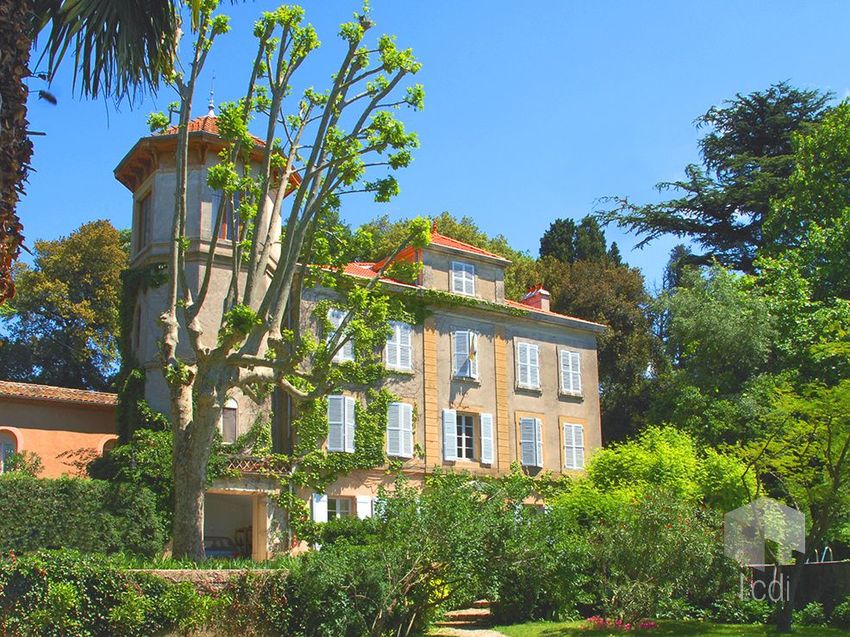 Image Façade à  propriété agricole de Montélimar