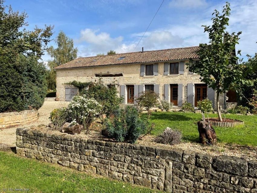 Image Façade à  maison individuelle de Sauzé-Vaussais