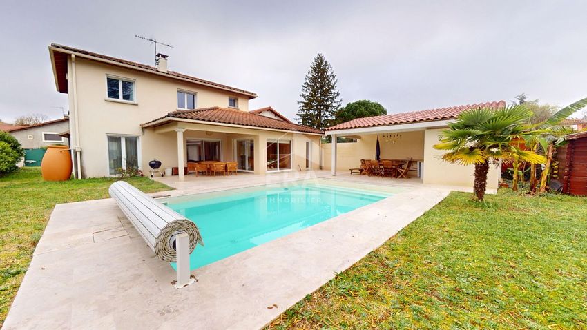 Image Piscine à  maison individuelle de Saint-Maurice-de-Gourdans