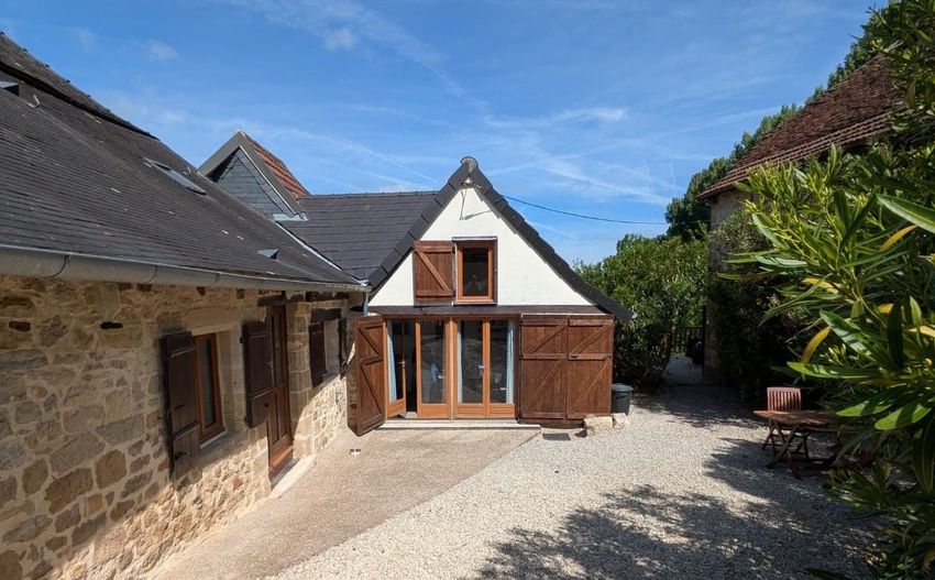 Image Façade à  maison mitoyenne de Ayen