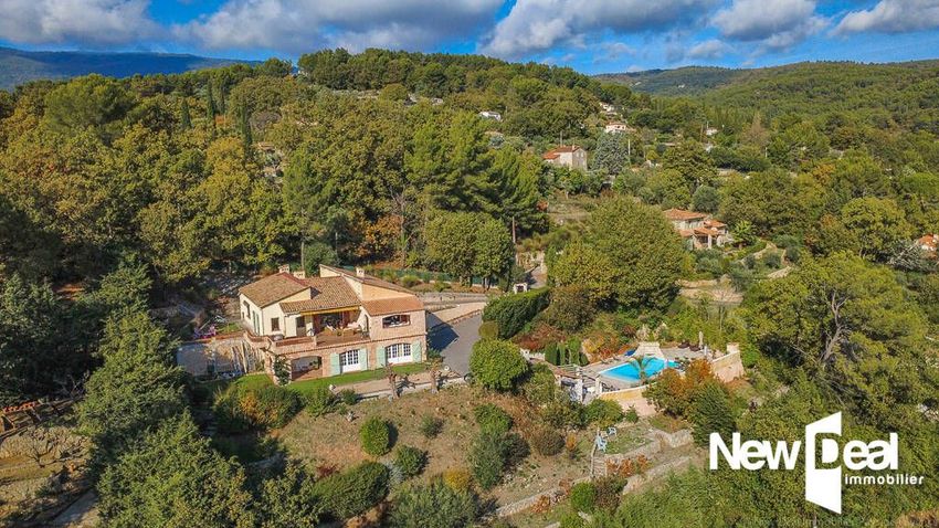 Image Vue à  propriété agricole de Fayence