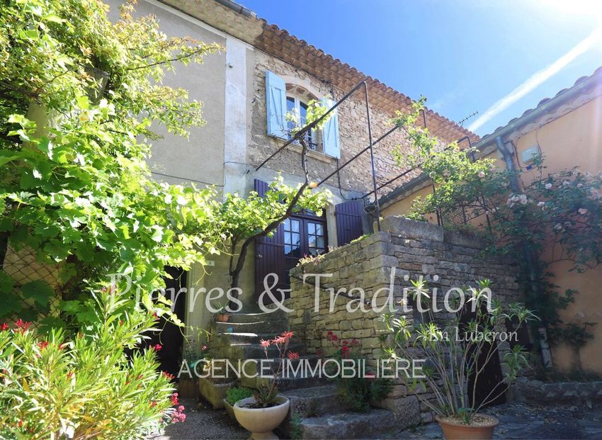 Image Façade à  maison de village de Céreste