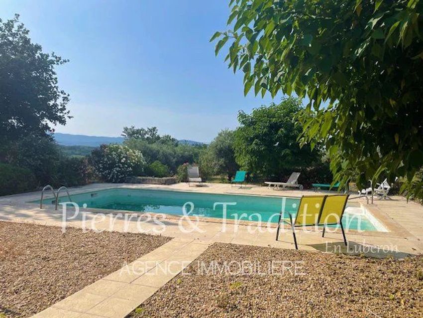 Image Piscine à  maison individuelle de Saint-Saturnin-lès-Apt