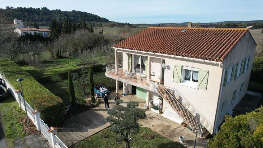 Image Façade à  villa de Villegailhenc