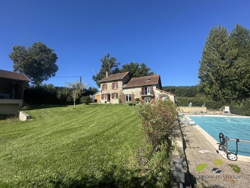 Image Façade à  propriété agricole de Sauviat-sur-Vige