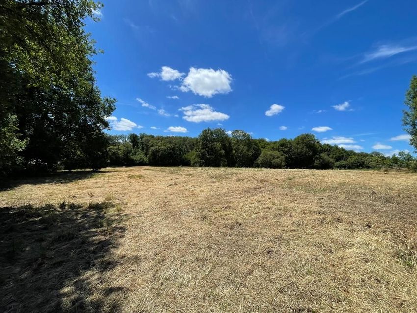 Image de terrain à Saint-Priest-sous-Aixe