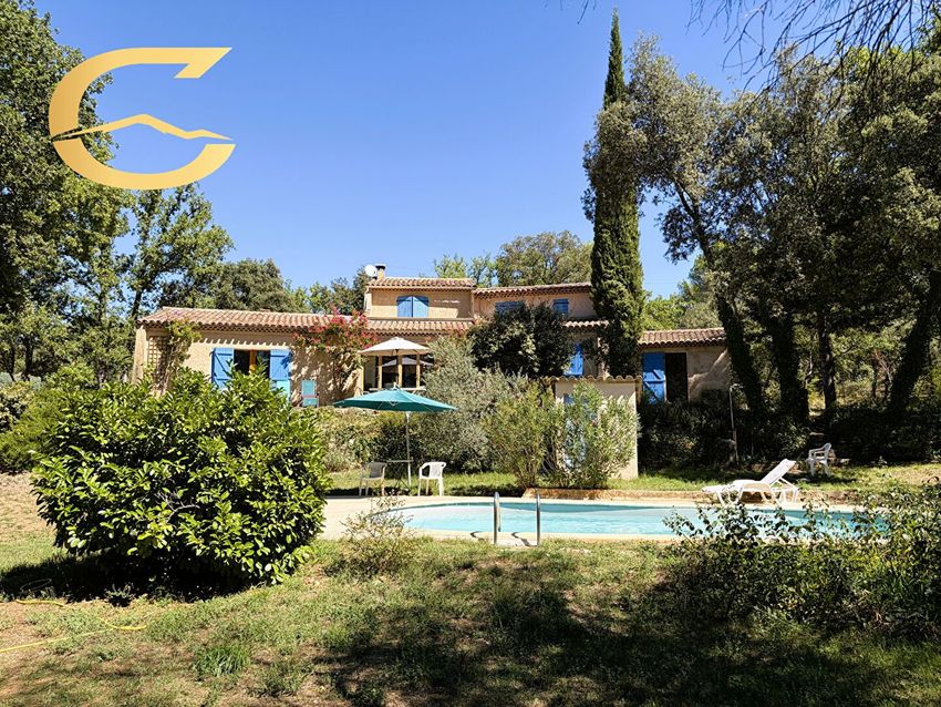 Image Façade à  villa de Jouques