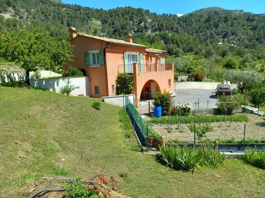 Image Façade à  villa de Cuébris