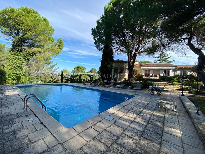 Image Piscine à  maison individuelle de Plan-d'Orgon