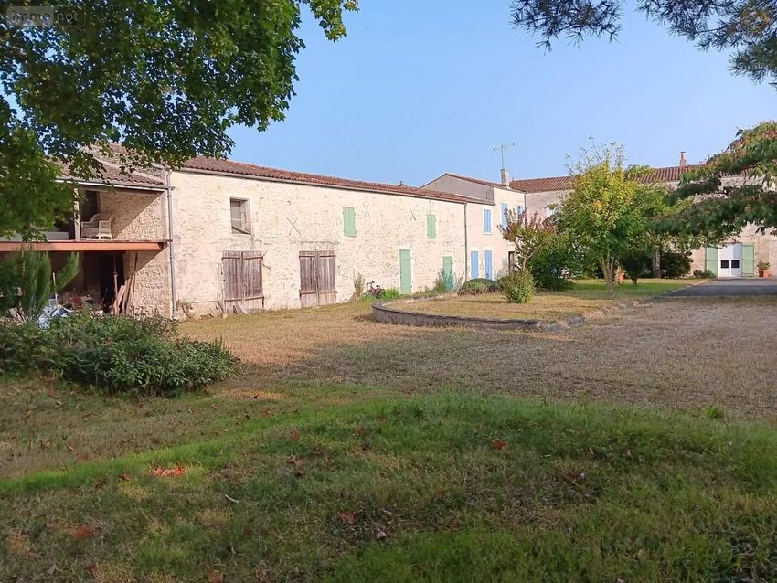 Image Façade à  maison individuelle de Saint-Hilaire-de-Villefranche