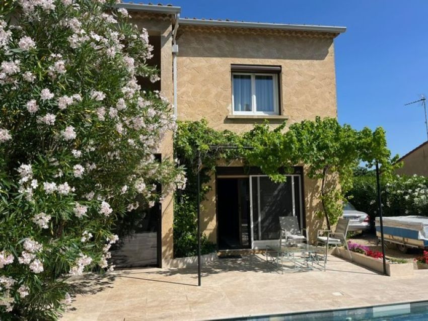 Image Façade à  villa de Bagnols-sur-Cèze