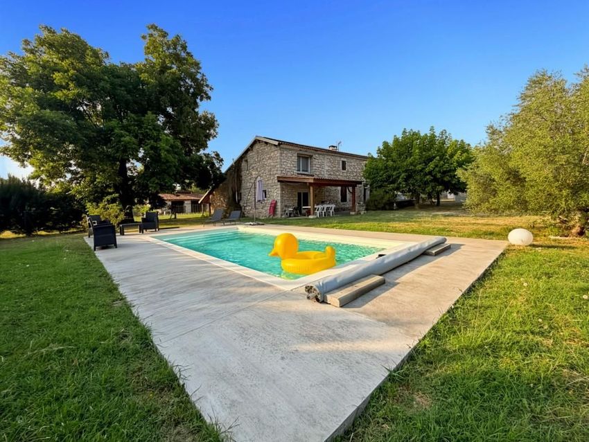 Image Piscine à  maison individuelle de Sainte-Colombe-en-Bruilhois