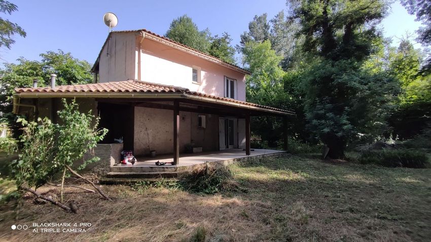 Image Façade à  villa de Roumagne