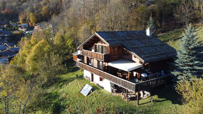 Image Façade à  propriété agricole de Bozel