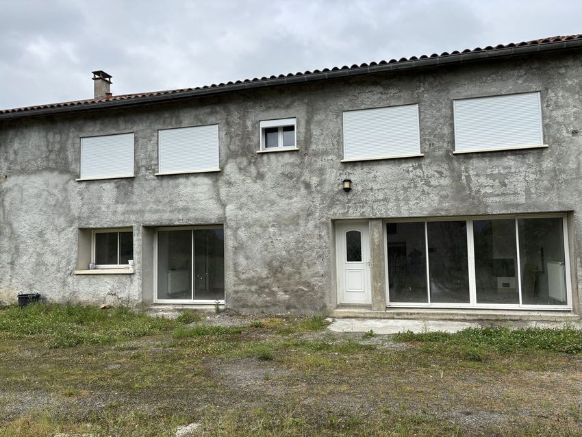 Image Façade à  maison individuelle de Villeneuve-de-Rivière