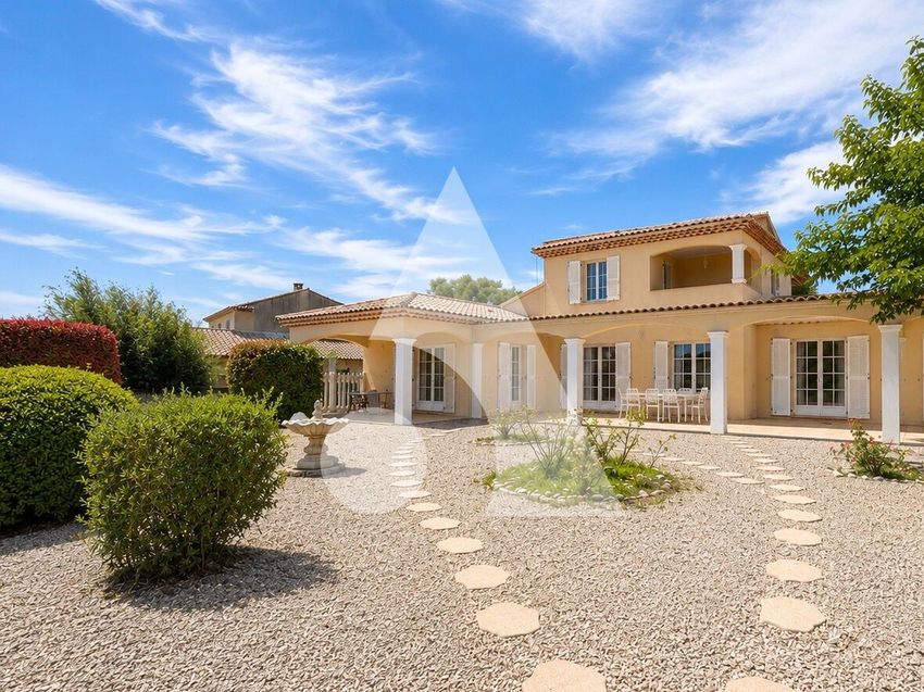 Image Façade à  villa de Pertuis