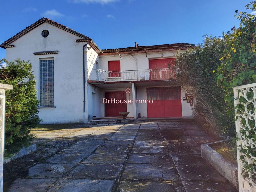 Image Façade à  villa de Saint-Julien-les-Rosiers