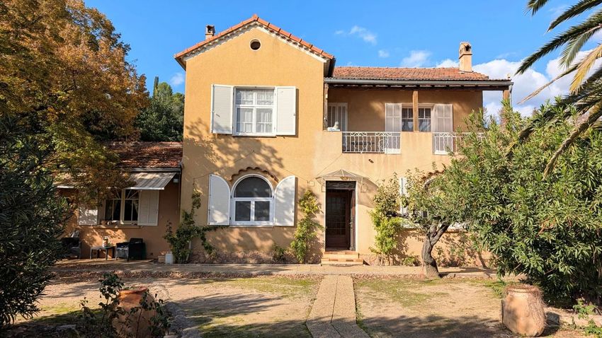 Image Façade à  maison de maître de Montfort-sur-Argens