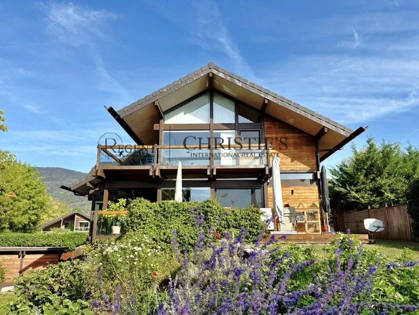 Image Façade à  villa de Divonne-les-Bains