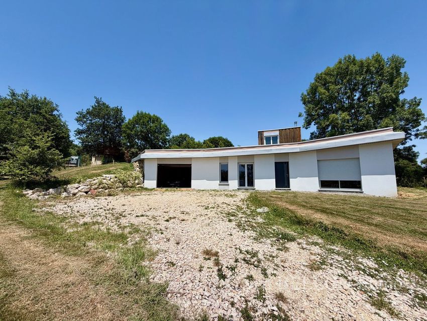 Image Façade à  villa de Mancioux
