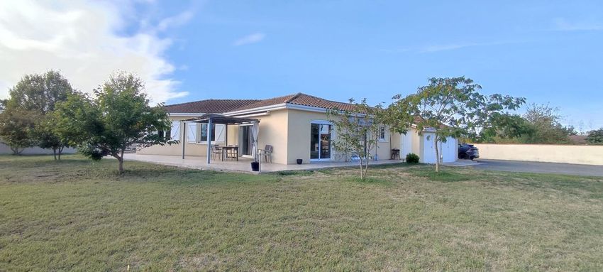 Image Façade à  maison individuelle de Sarriac-Bigorre