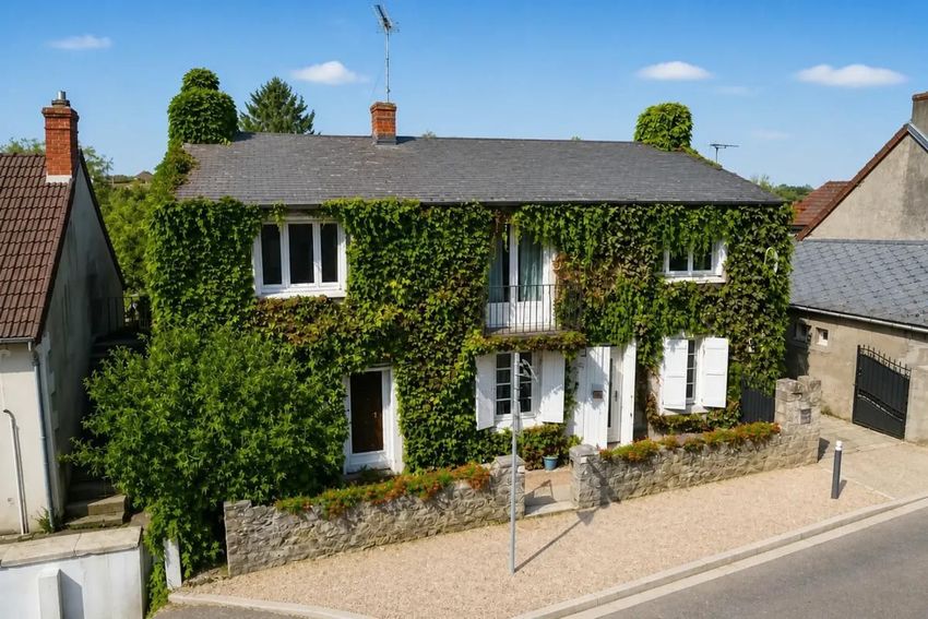 Image Façade à  maison de village de Champvert