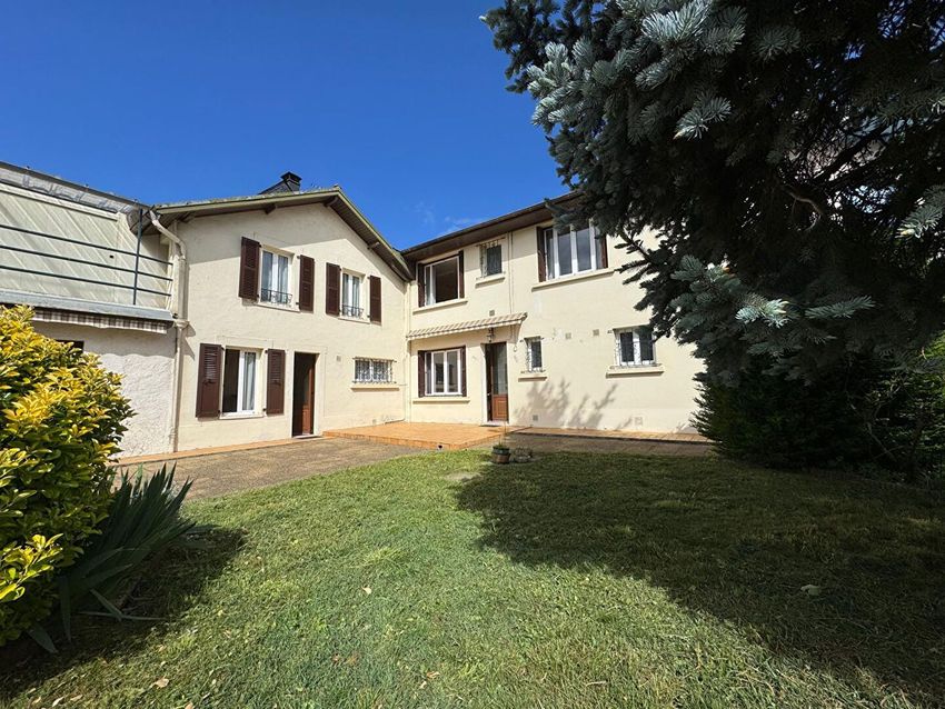 Image Façade à  maison individuelle de Juillan