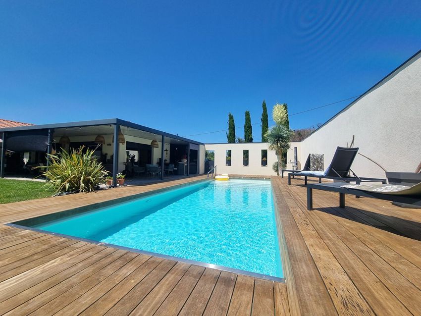 Image Piscine à  maison mitoyenne de Le Fauga